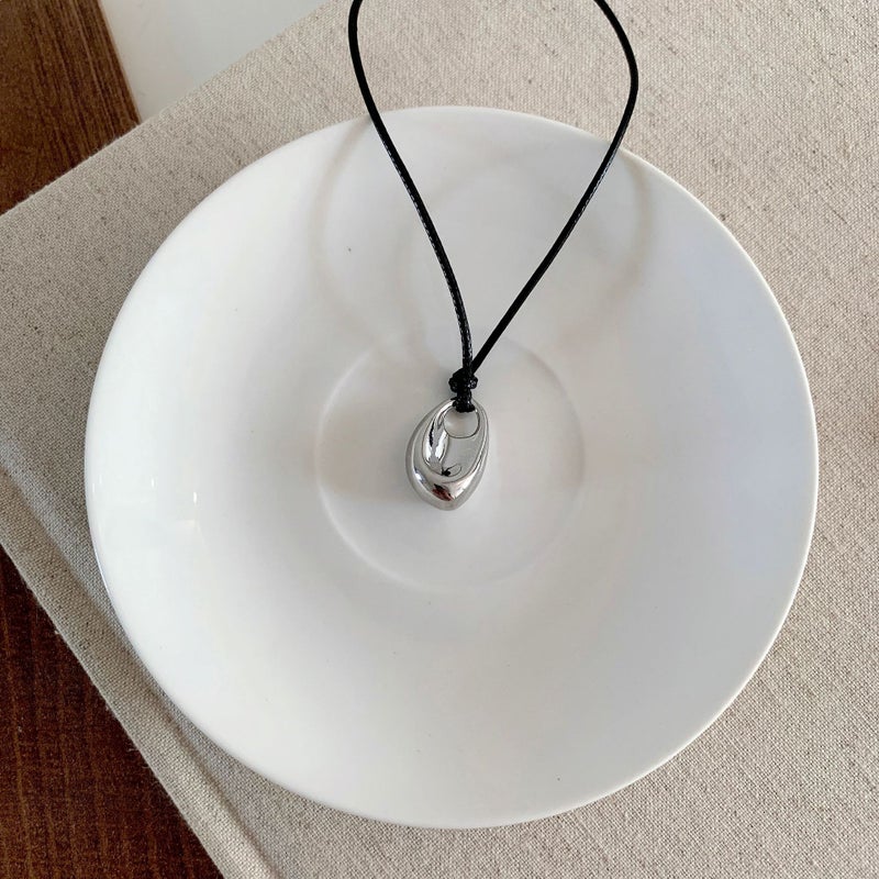 Black Cord Long Bean-Shaped Necklace For Women, Light Luxury Niche High-End Leather Cord Collarbone Chain, Accessory Sweater Chain - Image 4